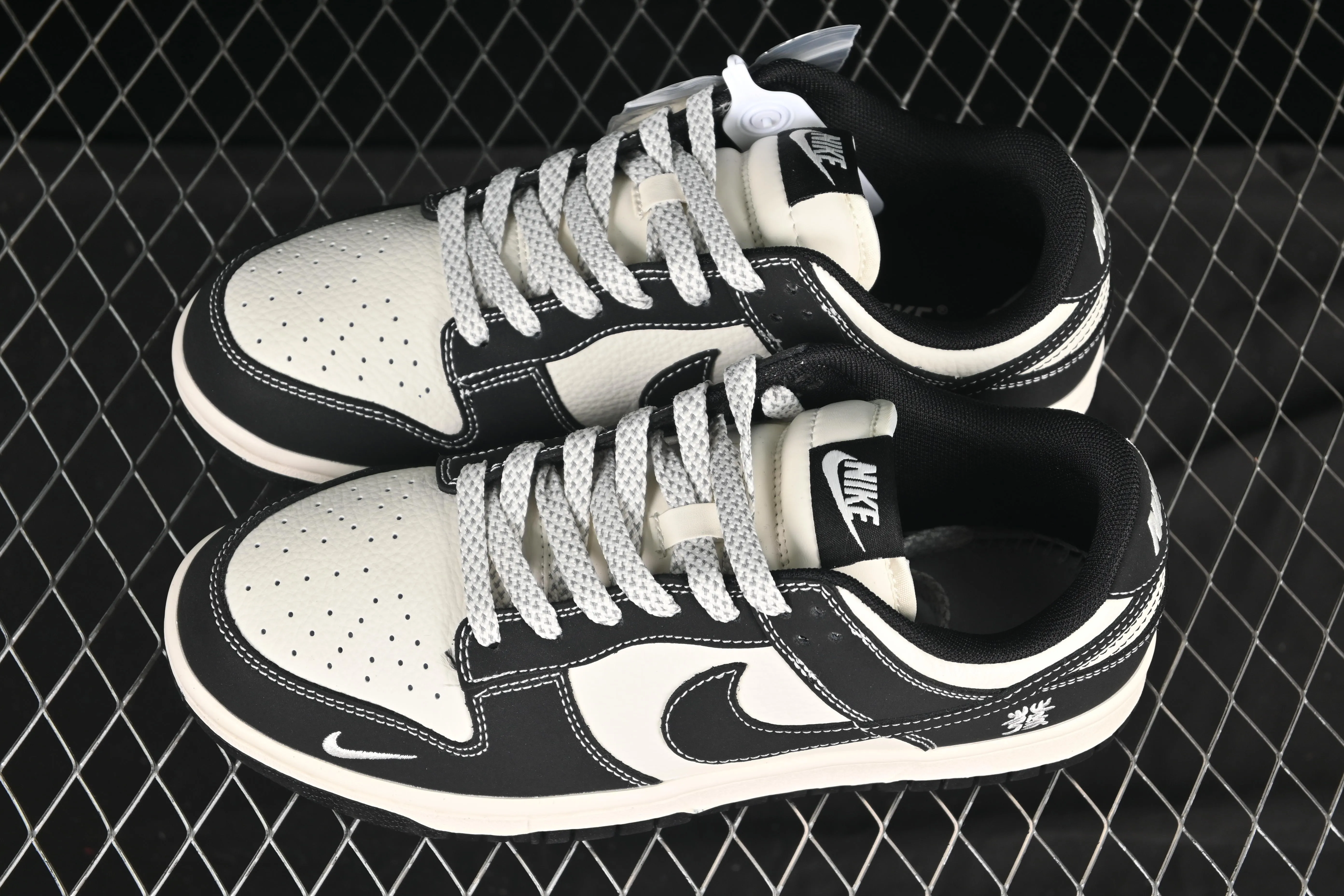 All Categories Nk SB Dunk Series Nk SB Dunk Low High-end Customized Low-top Shoes Nike SB Dunk Low Black Hair Anniversary High-end Customized Low-top Casual Shoes CS1688-112
